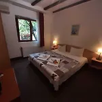 Pensión Casa Mica 3*