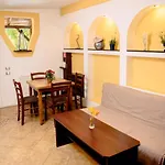 Casa Mica Πανσιόν