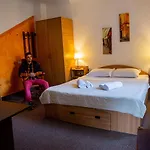 Πανσιόν Casa Mica 3*
