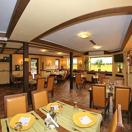 Casa Mica Pensión 3*